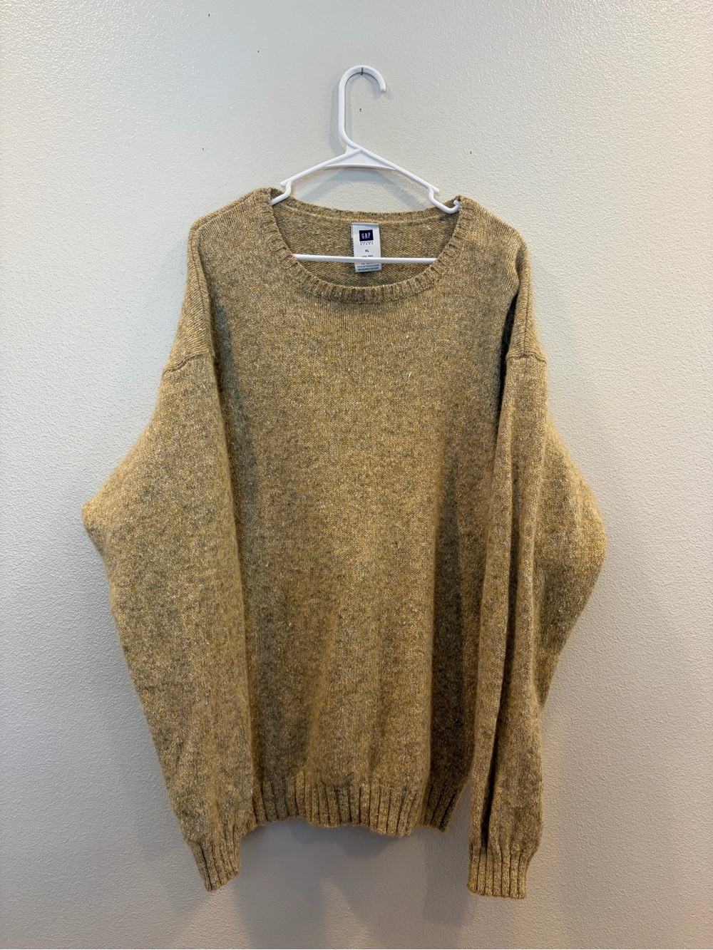GAP Women's Crewneck knitted Sweater in Heathered green/yellow